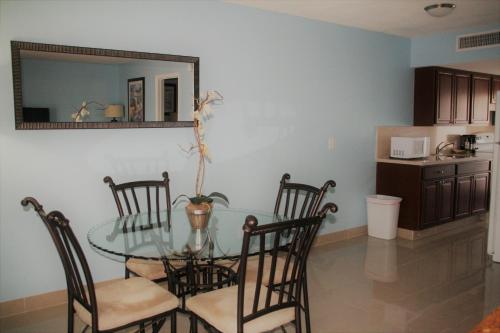 Capri Apartments Image 24