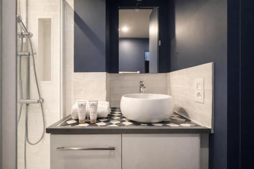 Champs-Elysées - Prestige apartment with lift avenue Matignon - image 13