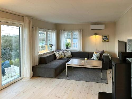 Vista exterior, Idyllic Cabin At Bømlafjorden With Sea View in Mosterhamn