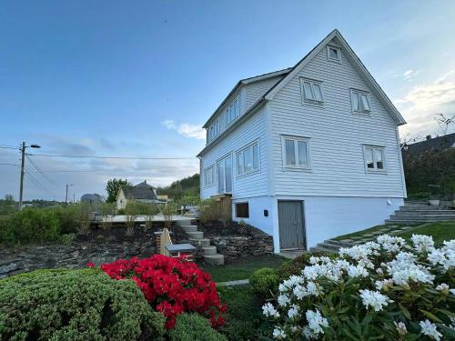 Vista exterior, Idyllic Cabin At Bømlafjorden With Sea View in Mosterhamn