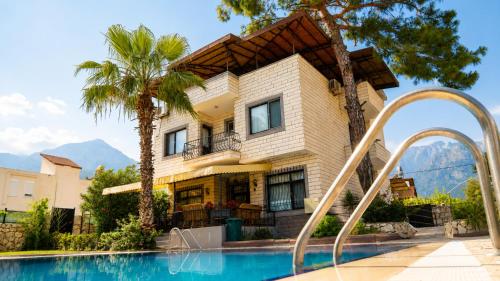 Spacious Villa With Sea And Mountain View - Konyaaltı