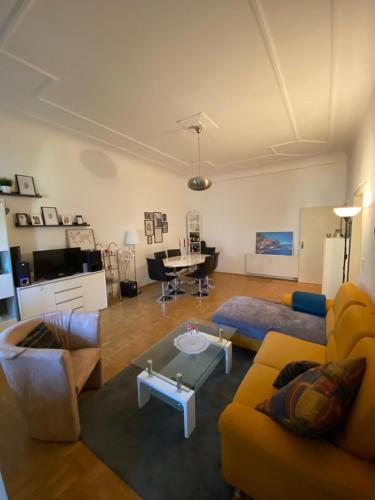Geräumiges 2-Raum-Apartment mit Loggia, Лейпциг