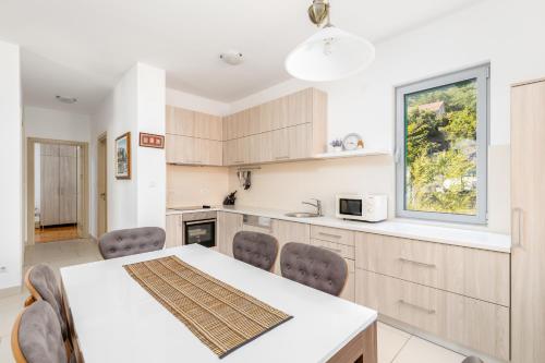 Iekārtas, Lavender Bay Apartment C21 in Donji Morinj