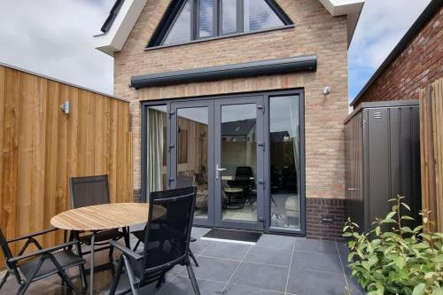 Holiday home with beach cabin in Domburg - Singel 5a in Domburg