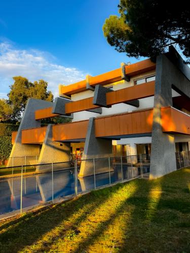 Casa Bustins