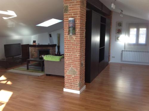 Koplietošanas atpūtas telpa ar TV, Apartment Valle de Cepeda in Sepeda De La Sjerra