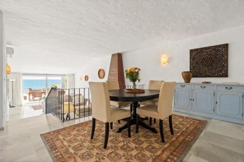 54 Bahia Dorada Townhouse by the Sea in Estepona