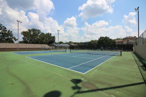 Pointe Royale Condo Vacation And Golf Resort In Mo - 