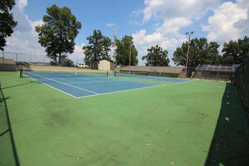 Pointe Royale Condo Vacation And Golf Resort In Mo - 