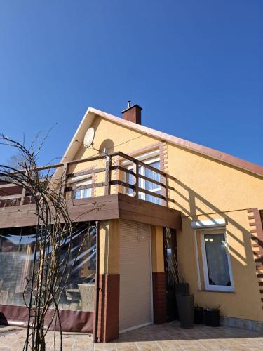 Балкон, Dom całoroczny Swobodna 21 (Dom caloroczny Swobodna 21) in Добре-Място