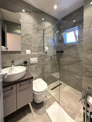 2 bedrooms, 4 beds