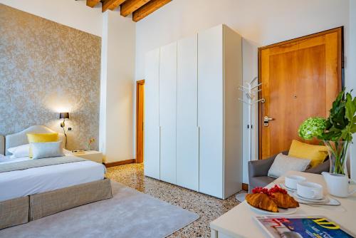 Ca' del Monastero 4 Collection Apartment up to 8 Guests with Lift - image 31