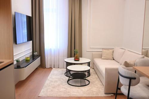 Tesla Luxury Apartment - image 4