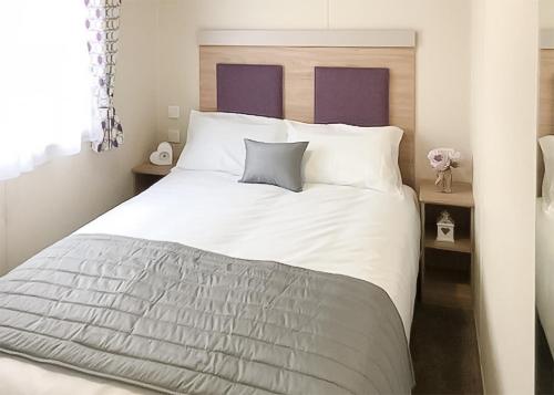 3 twin beds