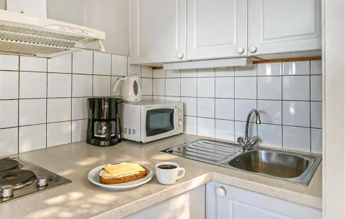 Konyha, Stunning Home In Krokkleiva With Sauna in Sundvollen
