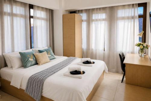 Sunny Studio with Balcony - Near Thessaloniki Center – khách sạn tại Agios Pavlos
