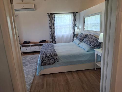 Shoreline cottages in ชาร์ลสทาวน์