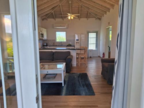 Shoreline cottages in ชาร์ลสทาวน์