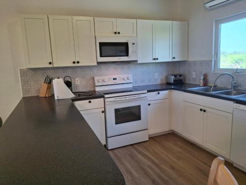 Shoreline cottages in ชาร์ลสทาวน์