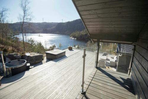 A szálláshely kívülről, Spacious Cabin With Lake Views In Åvesdalen (Spacious Cabin With Lake Views In Avesdalen) in Moi