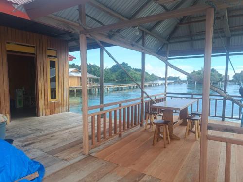 Intan Homestay in Popolii
