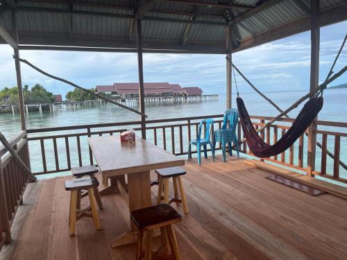 Intan Homestay in Popolii