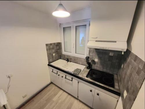 virtuve, Maison du vallon, 3 chambres, terrasse, parking in Arcizans-Avant