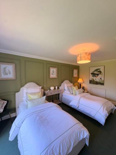 2 twin beds