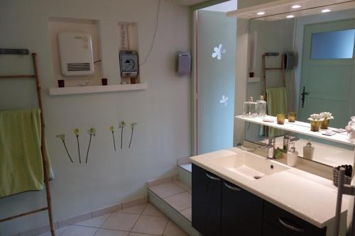 VILLA 30MN MER, CLASSE, CALME, TOTALE INTIMITE, PISCINE, HAMMAM & JACUZZI 8 Pers in Beaulieu (Languedoc-Roussillon)