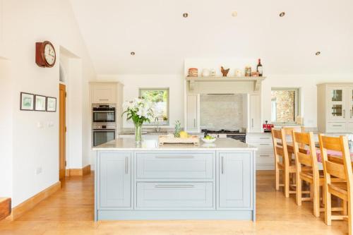 Iekārtas, 5 Bed in Slapton oc-s41370 in Strete