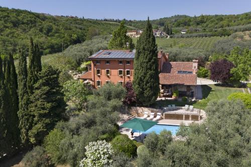 Villa Terrarossa with Pool in the Vineyard in Mezzane Di Sotto