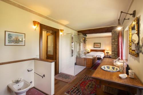 Villa Terrarossa with Pool in the Vineyard in Mezzane Di Sotto