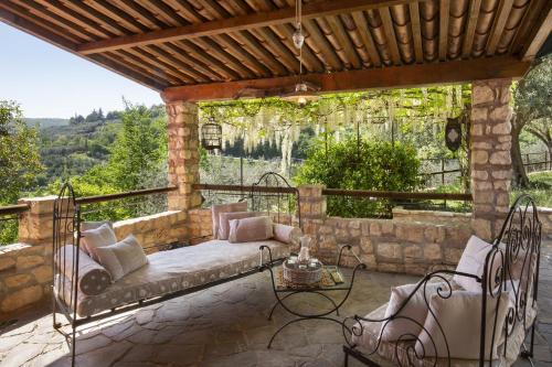 Villa Terrarossa with Pool in the Vineyard in Mezzane Di Sotto