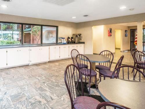 Studios and Suites 4 Less Emporia - image 35