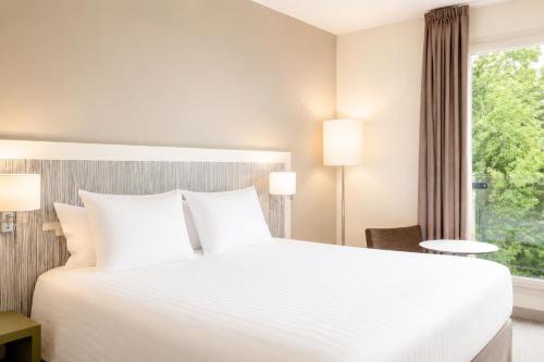 1 king bed, 1 twin bed