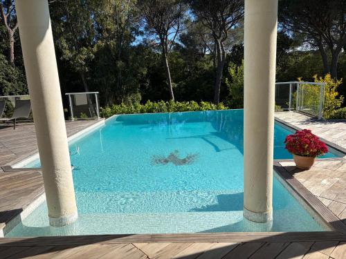 Appartement T2 dans luxueuse villa St Raphael proche des Golfs