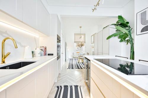 2 Bed Chelsea Townhouse Sleeps 5 - Pet Friendly - image 3