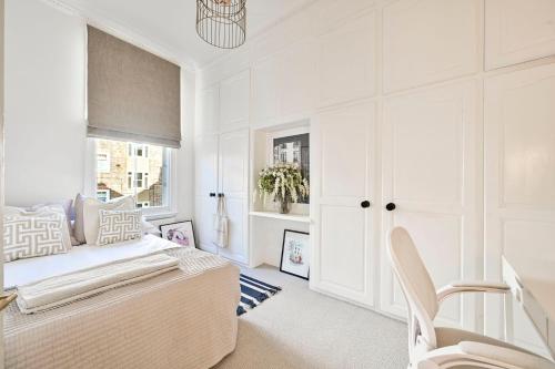 2 Bed Chelsea Townhouse Sleeps 5 - Pet Friendly - image 11