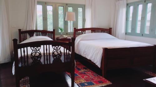 1 king bed, 1 twin bed