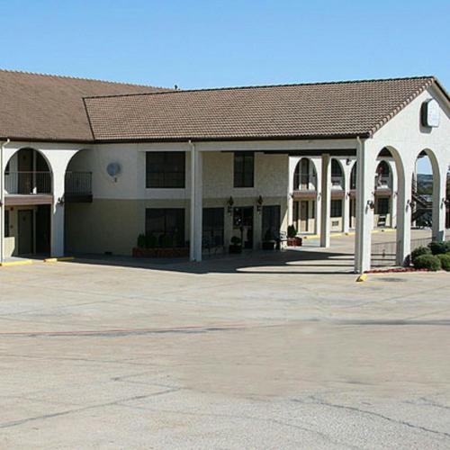 Weatherford Heritage Inn - image 27