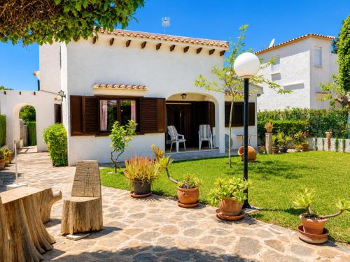 House with Garden Beach