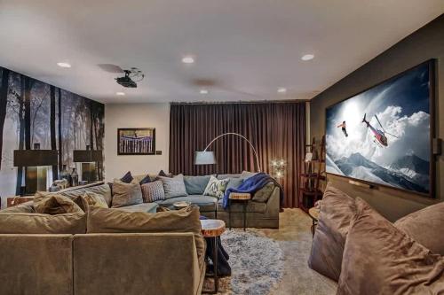 Luxury Mountain Estate wHot Tub Sauna & Movie Room – khách sạn tại Warrior's Mark