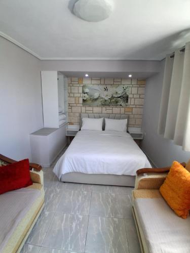 VILLA NEFELI in Piqeras