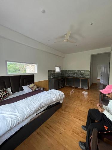 Taksh Holiday Home in Bandrol