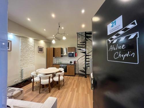 Urban Flat 21 - Chaplin Atelier in central Paris - image 4