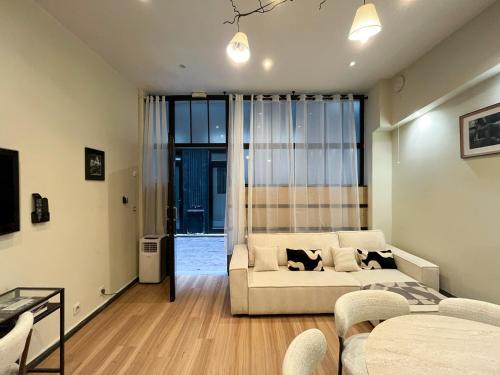 Urban Flat 21 - Chaplin Atelier in central Paris - image 11