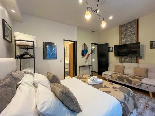 Urban Flat 21 - Chaplin Atelier in central Paris - image 9