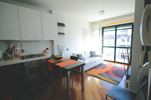 A Charming Place with Canal View in Navigli