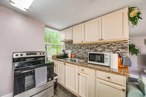 2 Mi to Public Pool! Cozy Naples Cottage w/ Patio in Lely Resort