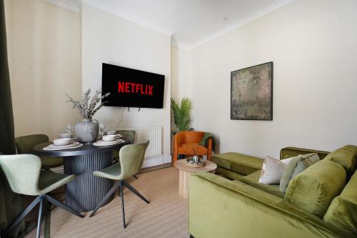 Guestroom, Elegant 4BR Luxury Residence on Houghton Street in Hartlepool